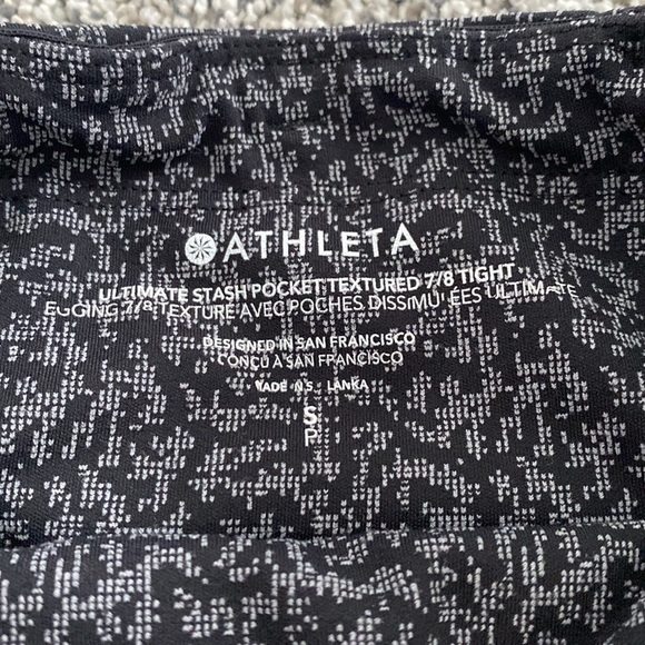 Athleta Ultimate Stash Pocket Textured 7/8 Tight in Black/Grey - Picture 5 of 7